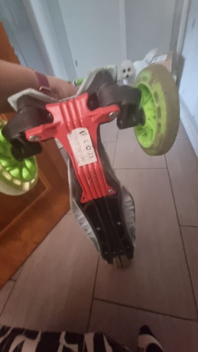 Hulajnoga trójkolowa świecące kółka