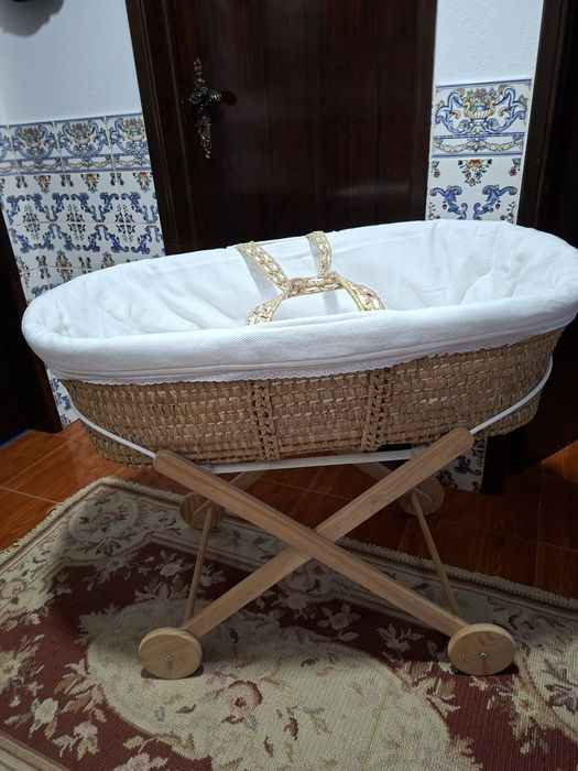 Alcofa de Bebé com Suporte