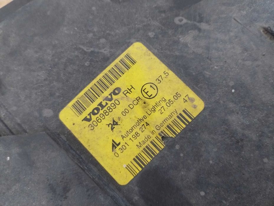 lampa przód przednia prawa lewa XENON Volvo V50 30698889