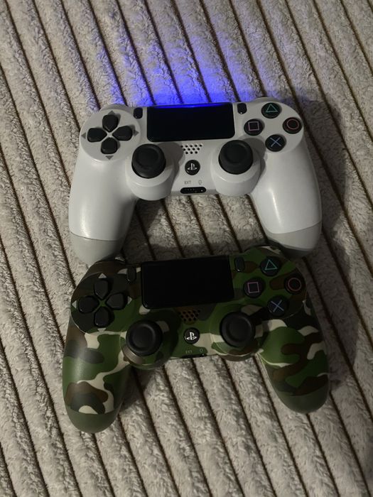 Продам свою Playstation 4 slim 600gb + джойстика, fifa21