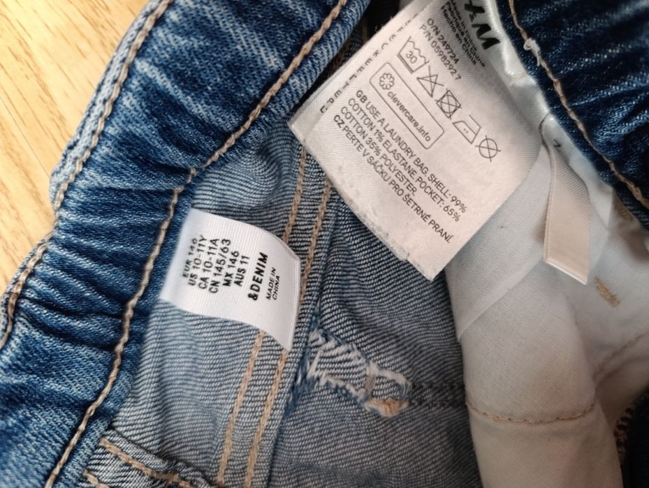 Джинсові шорти H&M &Denim на 10-11 років.
Пояс (гумка-утяжка + спереду