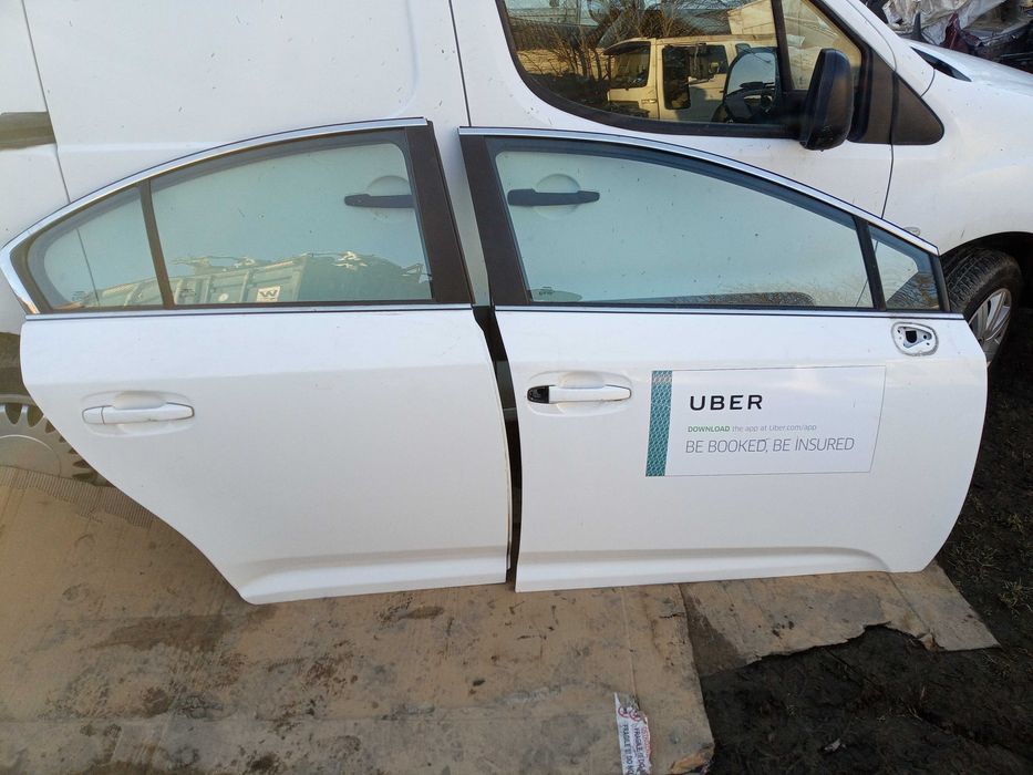 Toyota avensis t27 09-18 drzwi prawy tył sedan kolor biały 040