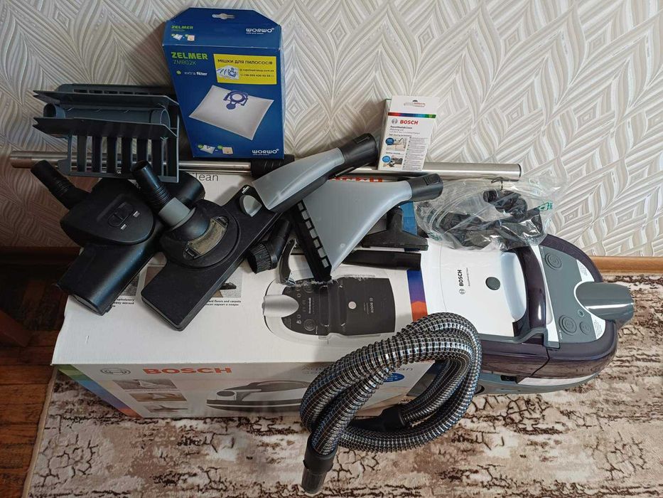 Пилосос миючий з аквафільтром Bosch BWD41740