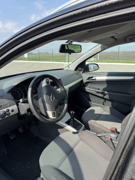 Продам Opel Astra H