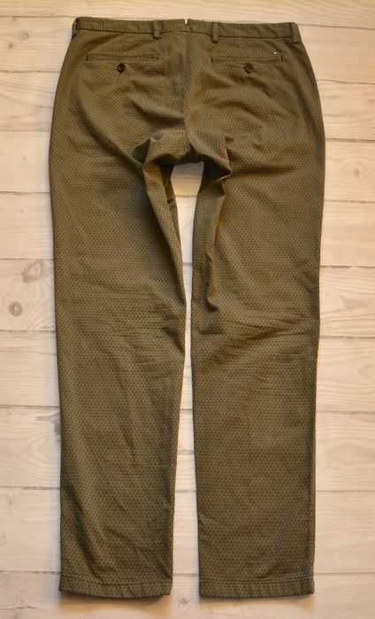 Spodnie TOMMY Hilfiger r. 50
