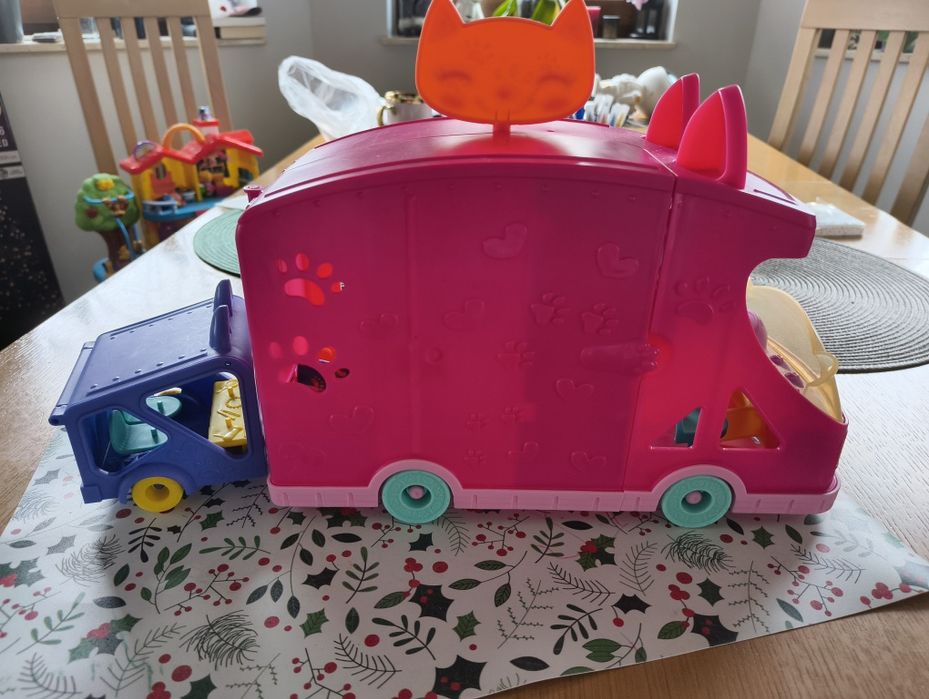 Mobilne studio mody Mattel kamper