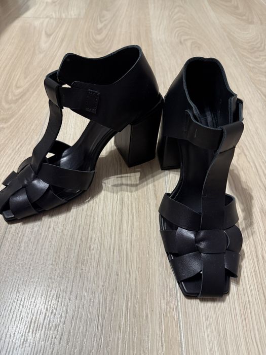 Жіночі шкіряні босоніжки