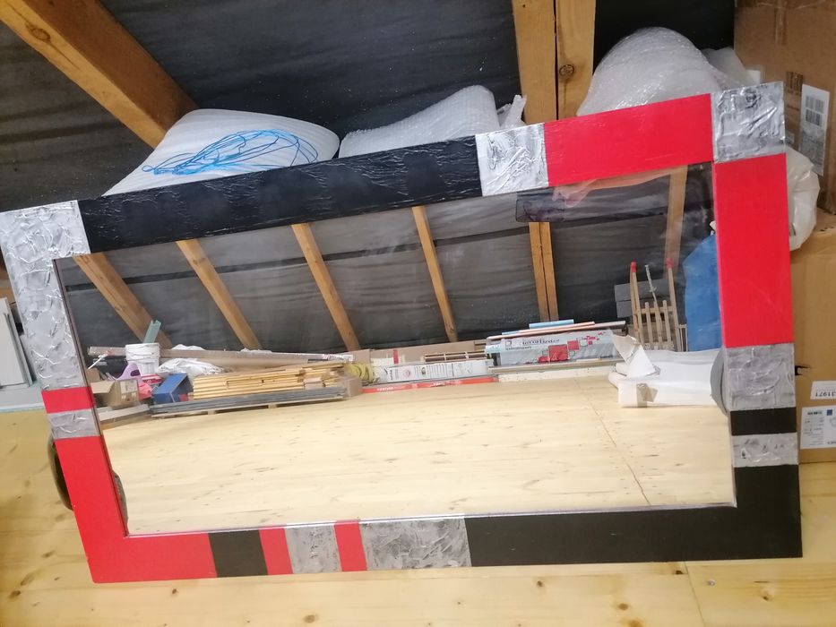 Lustro w oprawie drewnianej