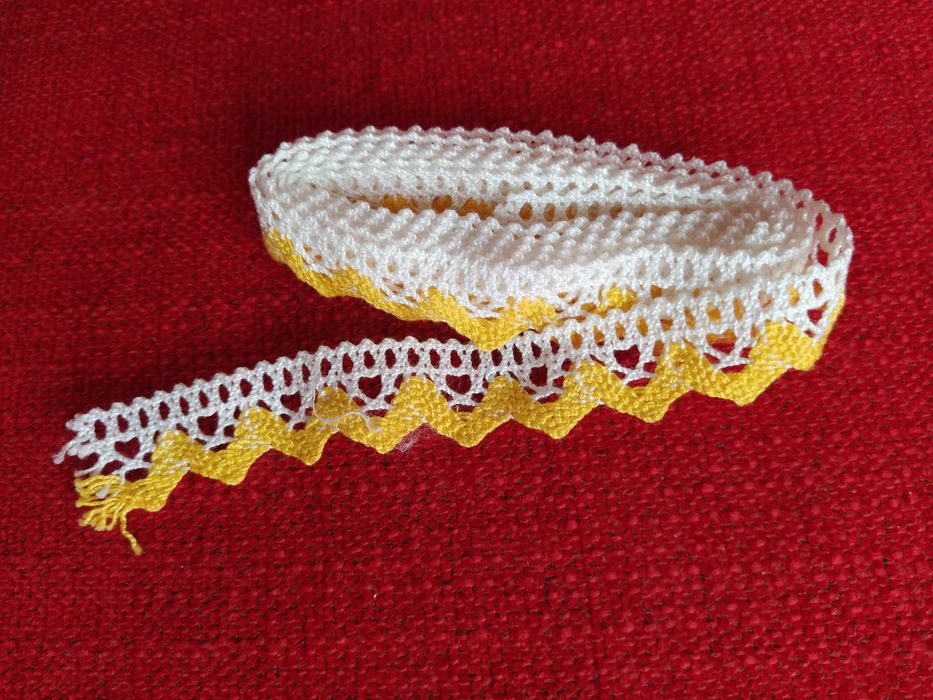 Fita de renda decorativa com 1,30m branco e amarelo