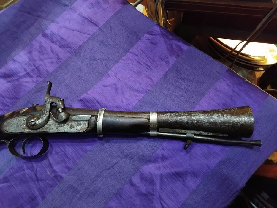 Pistola  bacamarte  antiga de carregar pela boca