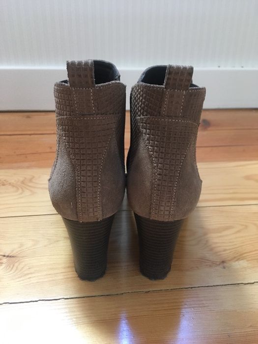 Botins Flashoes cor taupe (tam. 37)