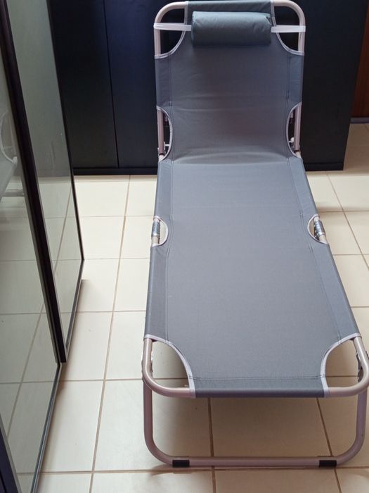 Espreguiçadeira nova .