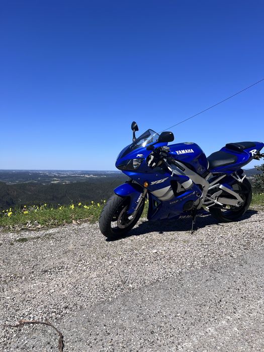 Vendo R1 Estado bom 2001