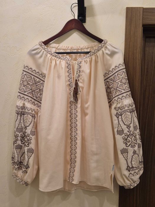 Вишиванка Розкіш розмір 54 (на параметри 108-90-114)