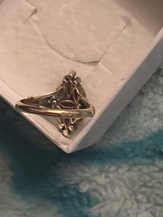 Anel de ouro 19.2k com sincornias e rubis