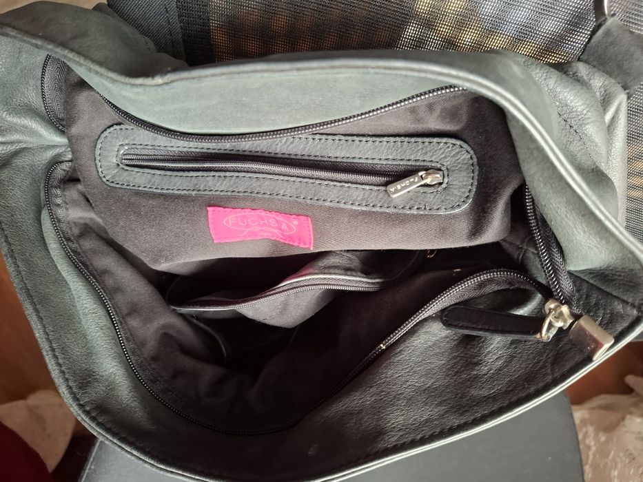 Carteira de pele preta, fumada