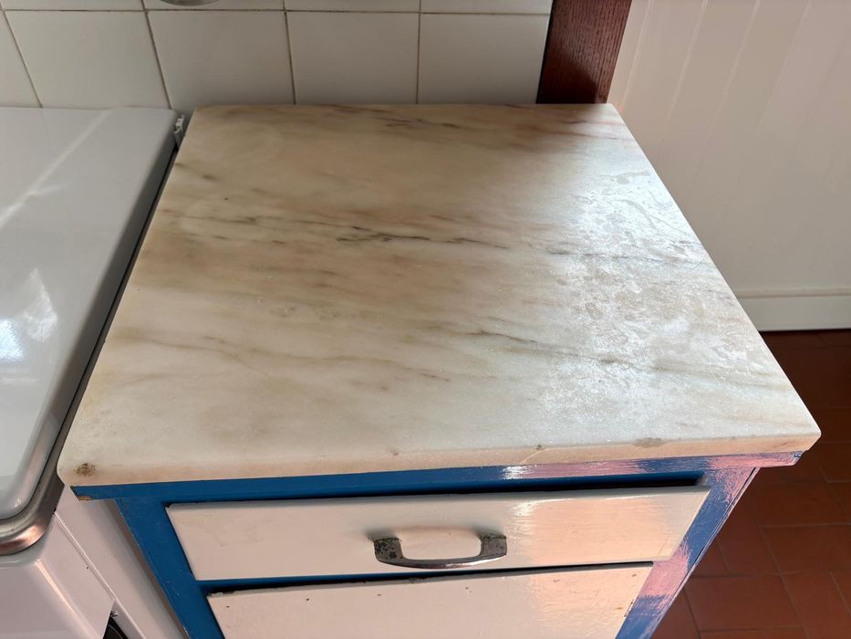 2 Bancas de cozinha e 4 pedras em mármore de Estremoz Rosa e Branco