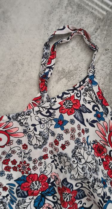 Bluzka plus size na ramiączka w kwiatowym 50