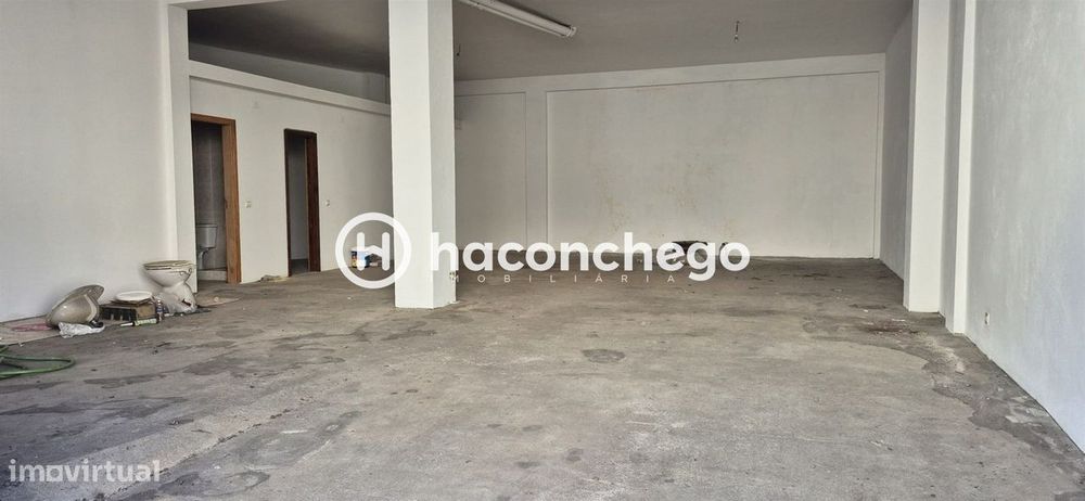 Garage and Enclosed Parking in the City Center of Barcelos