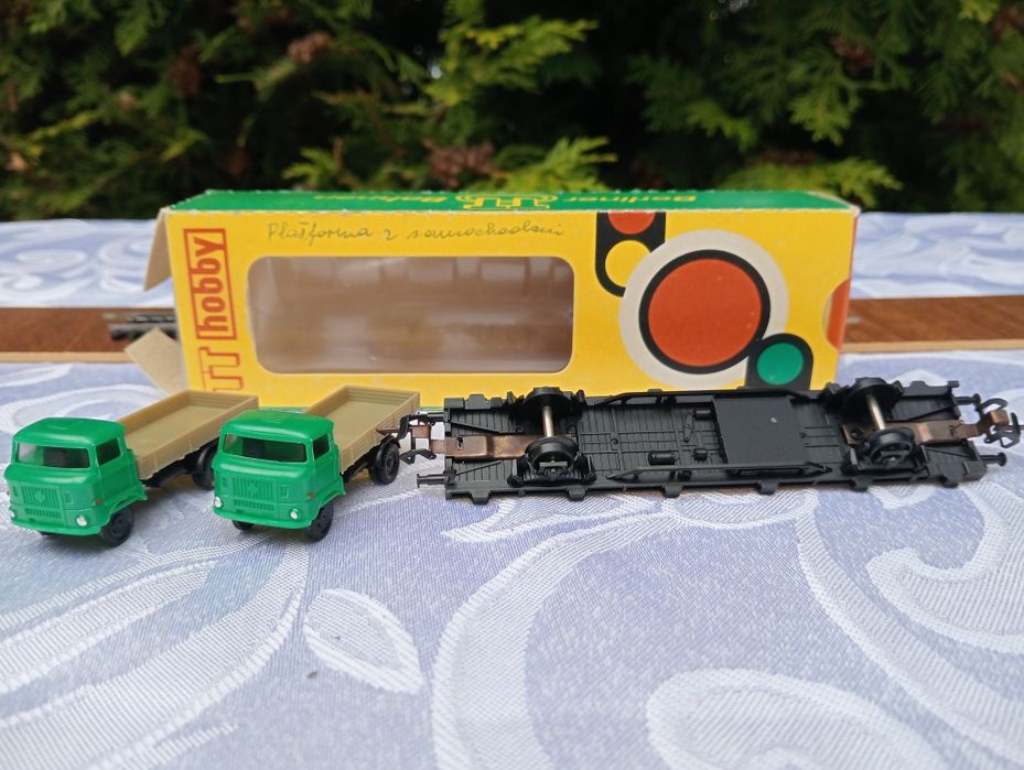 Kolejka TT - wagon z samochodami IFA BTTB Piko zeuke.