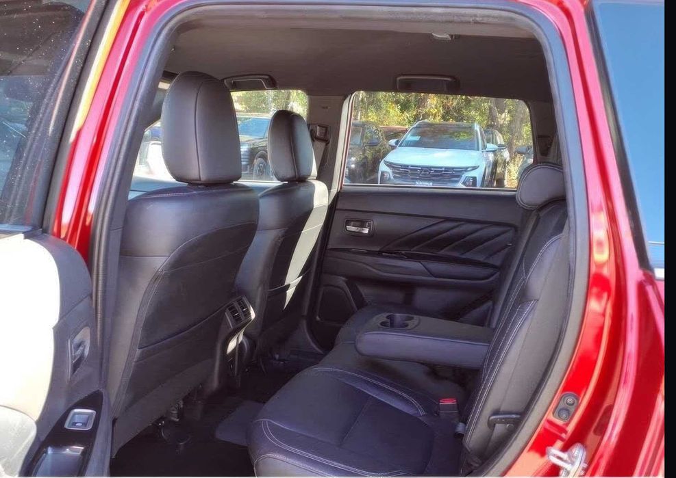 Mitsubishi Outlander PHEV SEL      2022