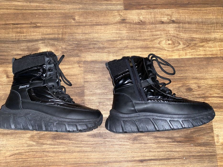 Кросівки, черевики жіночі зимові