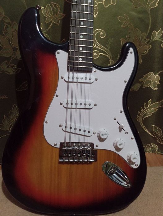 Електрогітара в хорошому стані