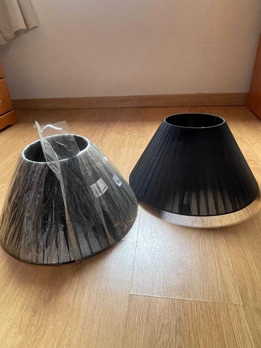 Lindo par de abajur  em tecido ,  na cor preto tamanho grande