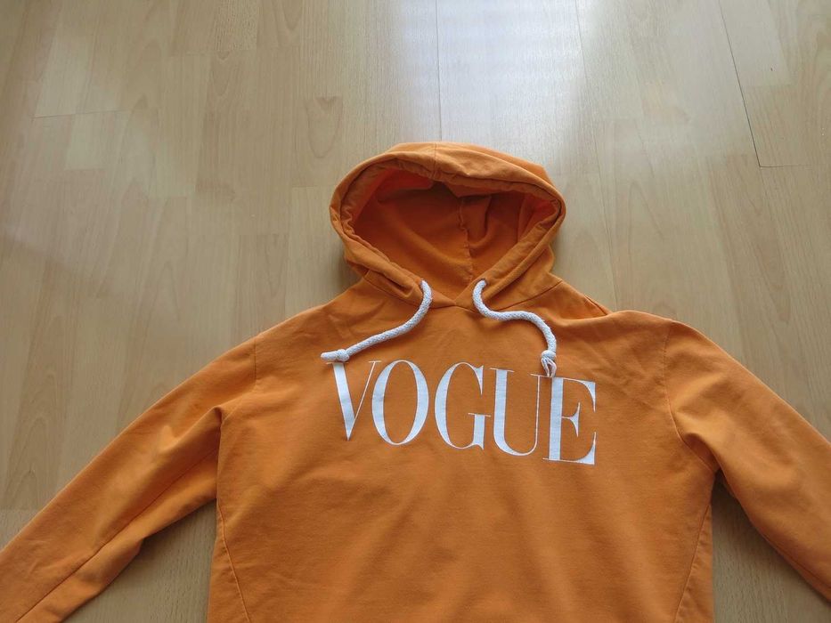 Pomarańczowa bluza z napisem Vogue r. 158