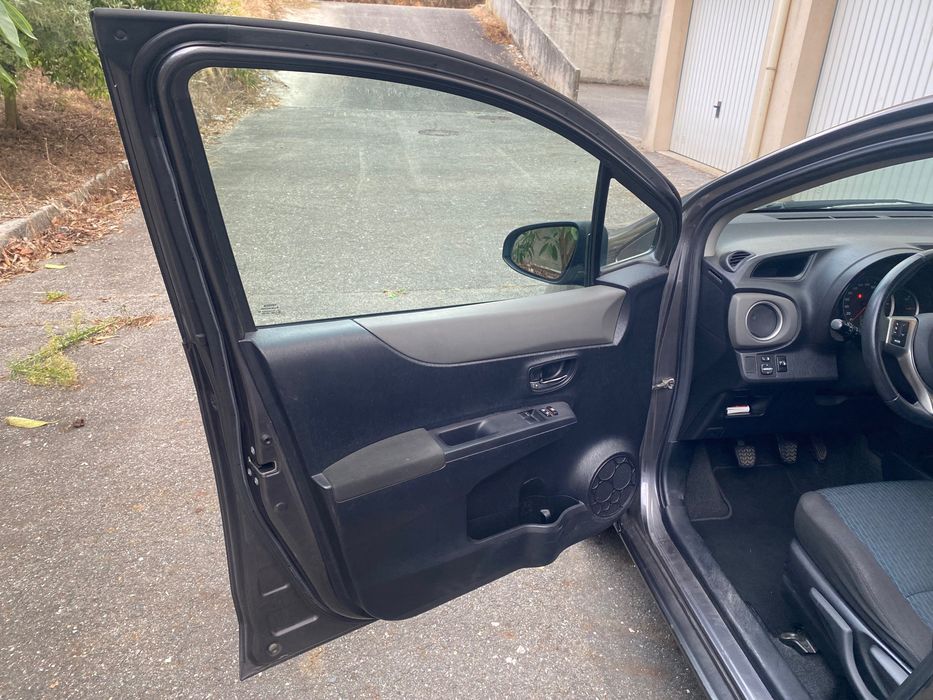 Toyota Yaris 1.0 VVT-i Gasolina — photo 5