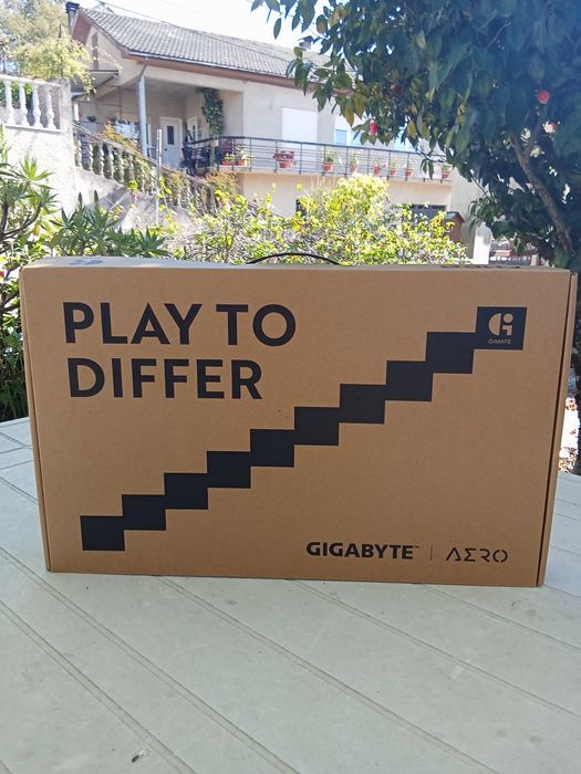 Portátil Gaming Gigabyte Aero X16 - Ryzen Al 7 350 - RTX 5060