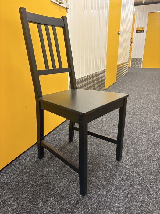 Cadeira de madeira do IKEA
