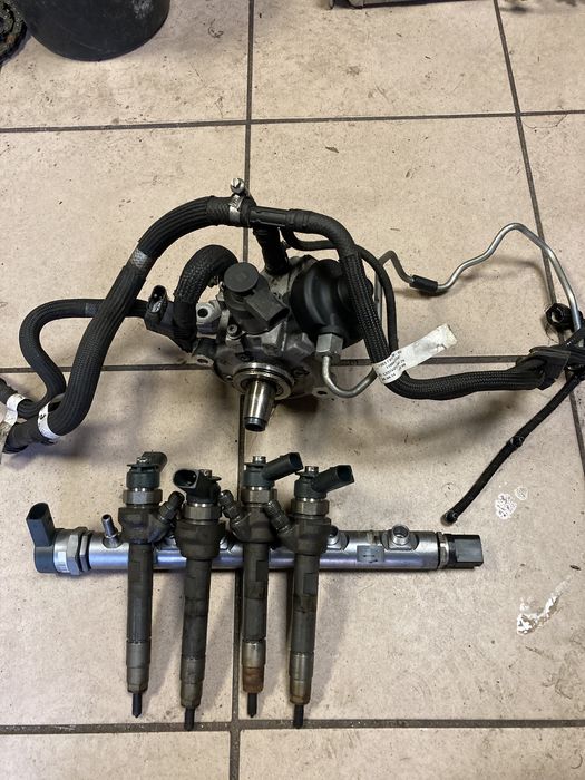 Bmw e90 e91 318d lif układ paliwowy wyryski 4szt listwa