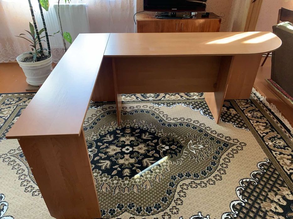 Стіл письмовий із приставкою