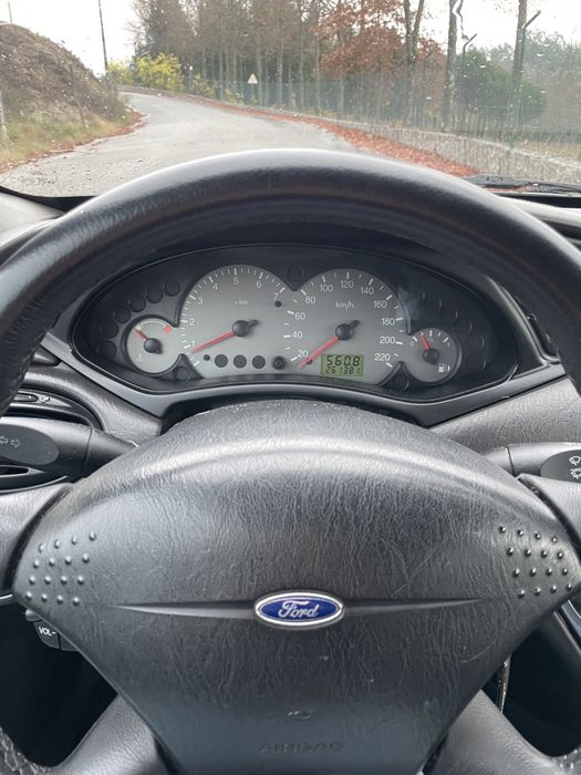 Ford Focus 1.8 TDDi - 3 Portas Bom Estado Geral — photo 5