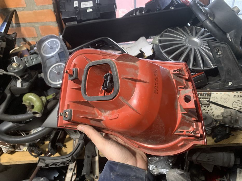 Задній правий фонарь Volkswagen Passat B6 універсал 3C9 945 096N