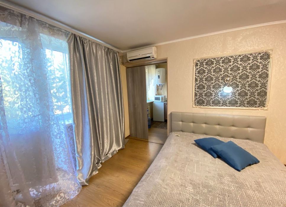 Сдам 1-ком студию . Правый берег . СВЕТ есть . Центр в 15 мин