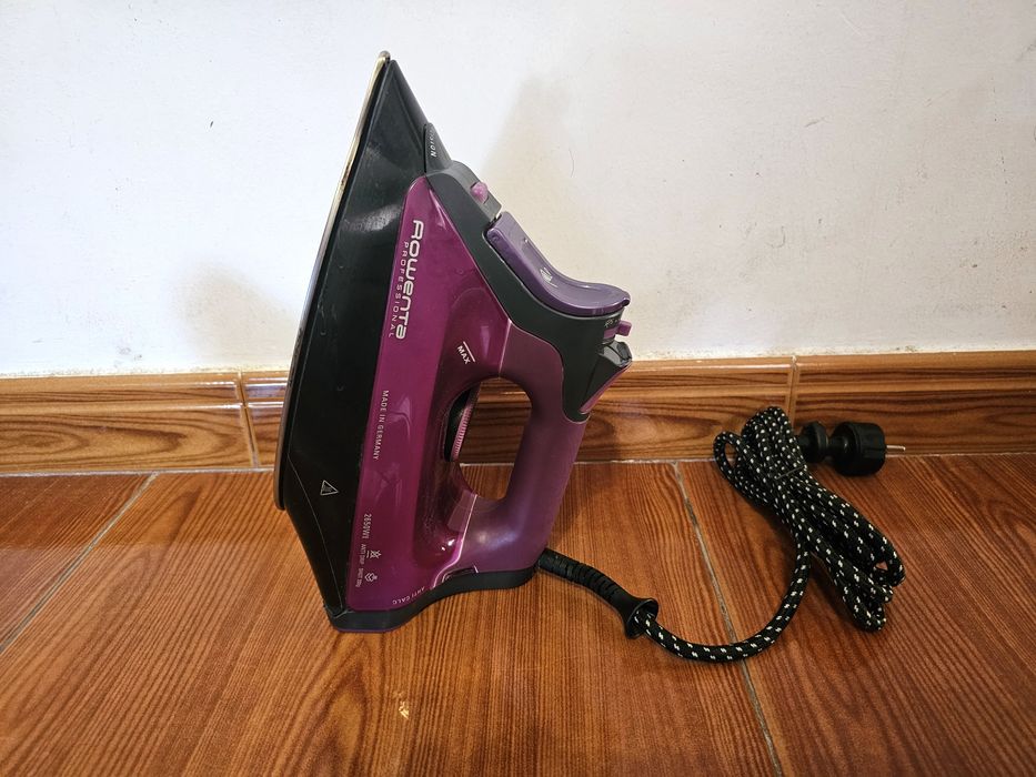 Vende-se ferro a Vapor da marca Rowenta.