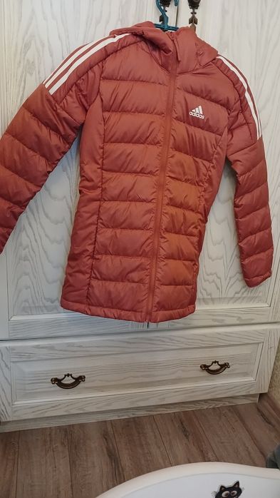 Жіноча  пухова куртка adidas ESSENTIALS LIGHT DOWN XS та М