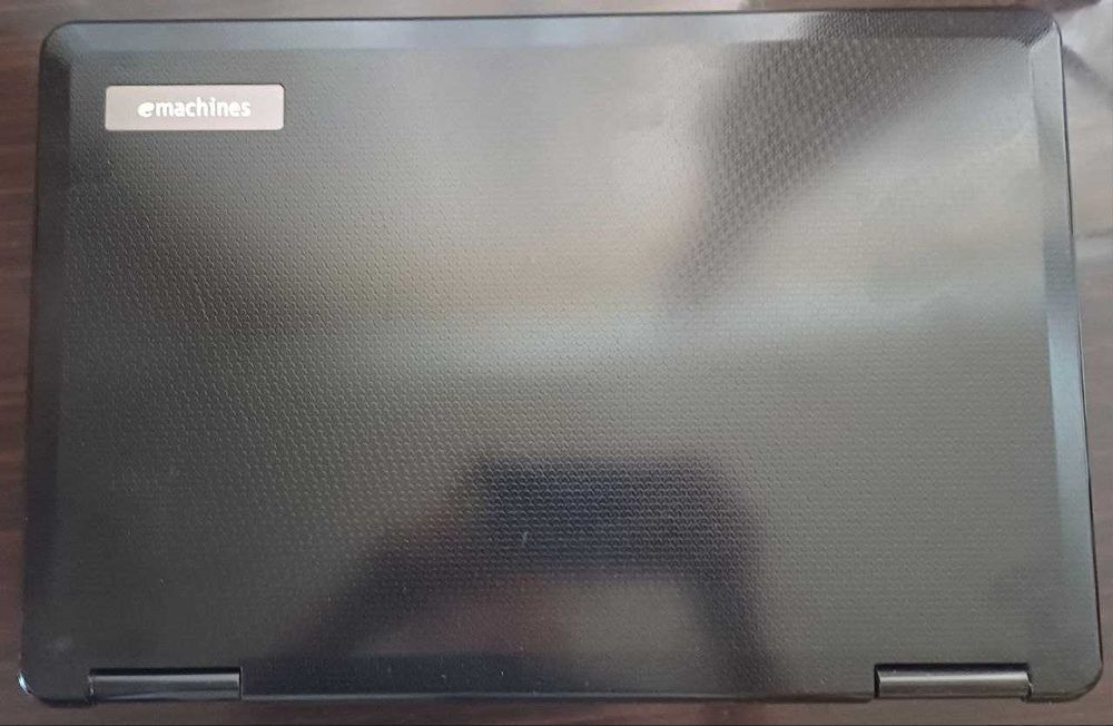 Ноутбук emachines E725