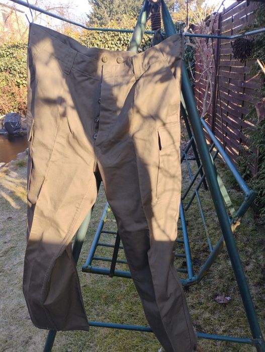 Spodnie wojskowe, mocne bojówki i