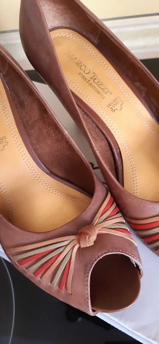 Czółenka skórzane na obcasie