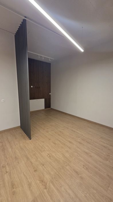 Escritório/Atelier em open space com 70 m², situado a apenas 500 metros do Centro Comercial UBBO