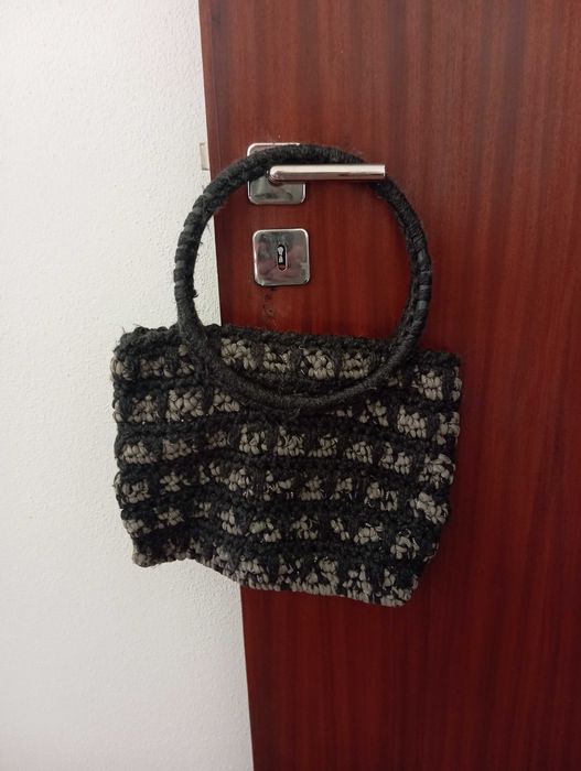 Bolsa em lã com asas, feita à mão