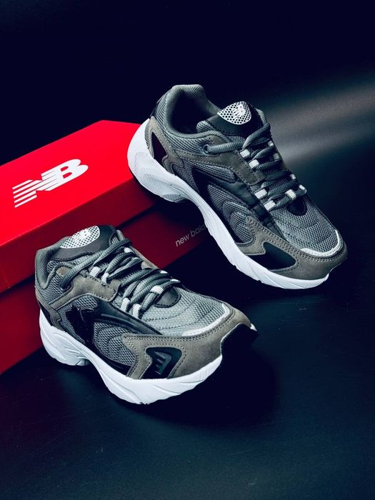 Жіночі кросівки New Balance Сірі спортивні кроссовки Нью Балансе замш