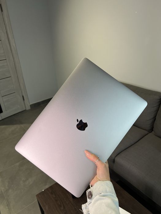 Macbook pro 15 2018 core i9 2.9ghz 16/512gb amd pro 560x 4gb
