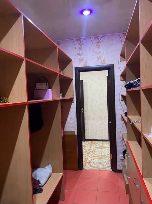 Оренда 1-го поверху будинку (100 м²) + Склад (30 м²)