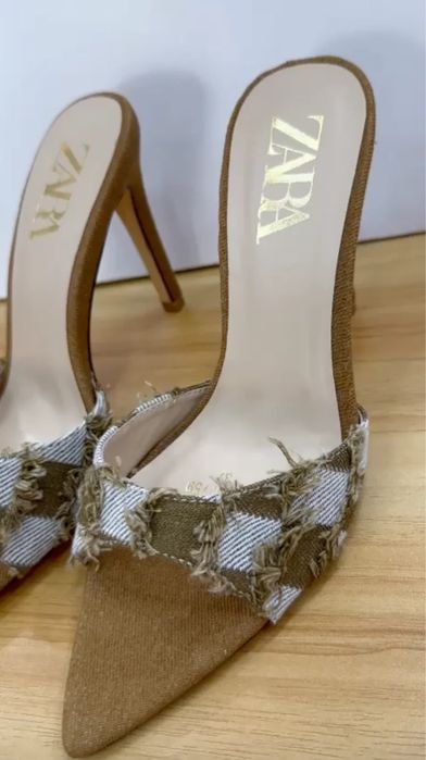 Карамельні мюлі з фактурною вставкою Zara