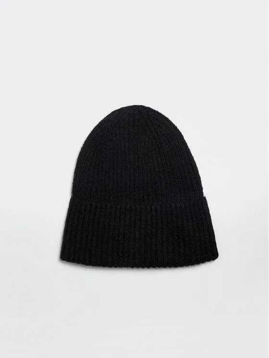 Шапка Mango. Нова. у складі є альпака і вовна.