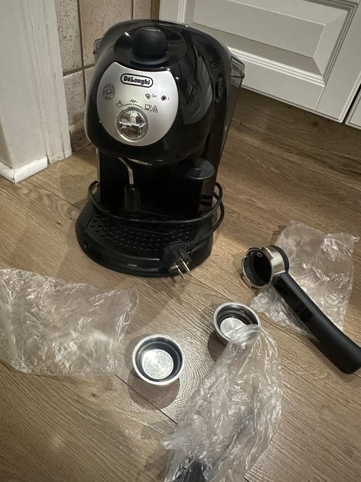 Ekspress ciśnieniowy kolbowy  delonghi